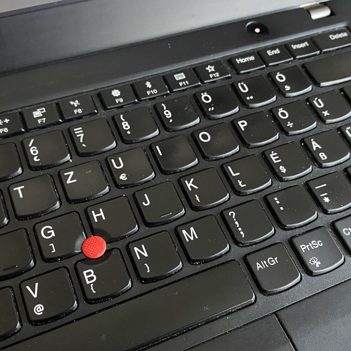 jolladevices's tweet image. Don't miss the Computer section at the J-D Store: 8th gen Thinkpads are workhorses (first test is on X280 and T480s).
With Ubuntu, but keeping the Windows license active on a partition.

See buy.jolla-devices.com/devices/comput…
...

#thinkpad #ubuntu #windows11