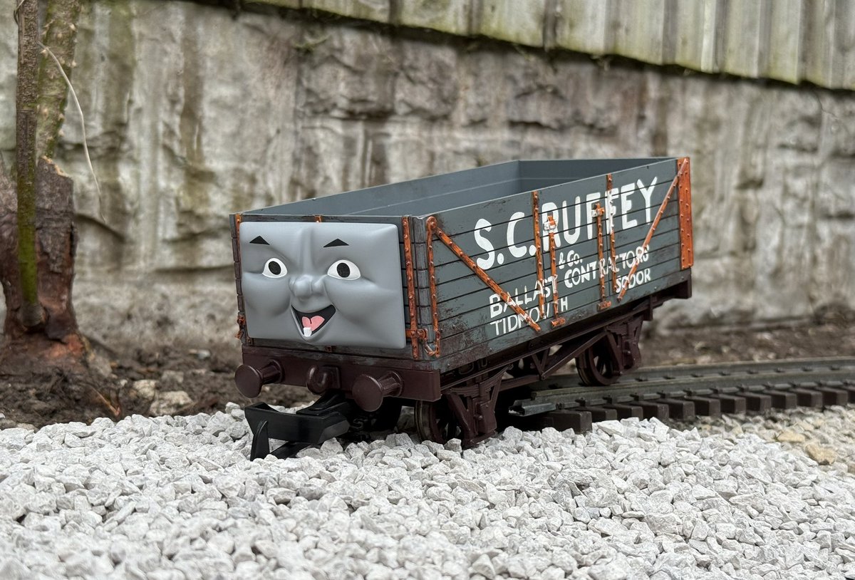 ShadowGWR's tweet photo. 🎵Accidents happen now and again, just when you least expect🎵 #ThomasandFriends #Bachmann #ModelRailway #GardenRailway #TTTE https://t.co/ICwpgWCSeW