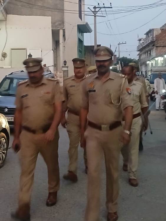 moradabadpolice's tweet image. #SSP @moradabadpolice के निर्देशन में  जनपदीय पुलिस द्वारा अपराध नियंत्रण, कानून एवं शान्ति व्यवस्था तथा जनमानस में सुरक्षा की भावना जागृत करने के दृष्टिगत थाना क्षेत्रान्तर्गत गली, मोहल्ला, बाजार व अन्य महत्वपूर्ण स्थानों पर पैदल गश्त की गई।
#Footpatrolling
#UPPolice