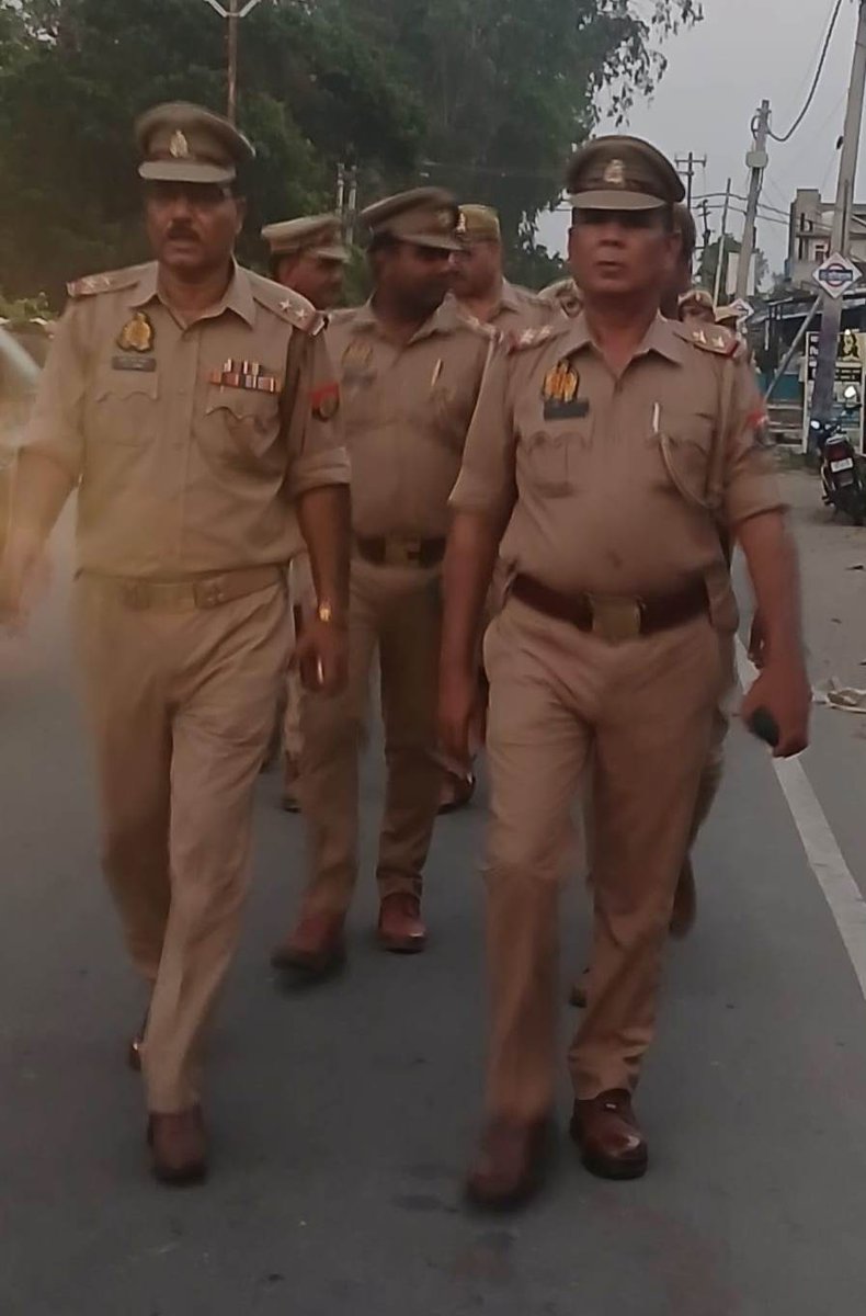 moradabadpolice's tweet image. #SSP @moradabadpolice के निर्देशन में  जनपदीय पुलिस द्वारा अपराध नियंत्रण, कानून एवं शान्ति व्यवस्था तथा जनमानस में सुरक्षा की भावना जागृत करने के दृष्टिगत थाना क्षेत्रान्तर्गत गली, मोहल्ला, बाजार व अन्य महत्वपूर्ण स्थानों पर पैदल गश्त की गई।
#Footpatrolling
#UPPolice