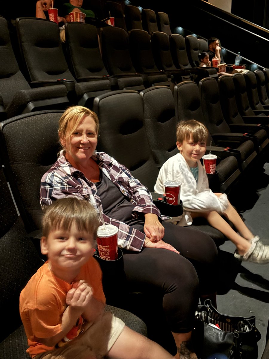 yerkskyz's tweet image. Getting it done while having fun. #AMC #AMCTheatres