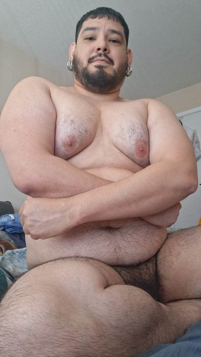 CHUBBYEMOTHOT tweet media
