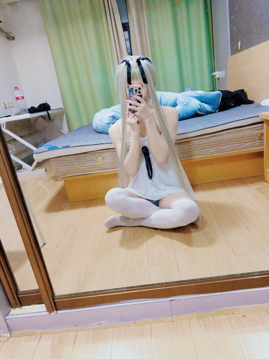 怜月lazy tweet media