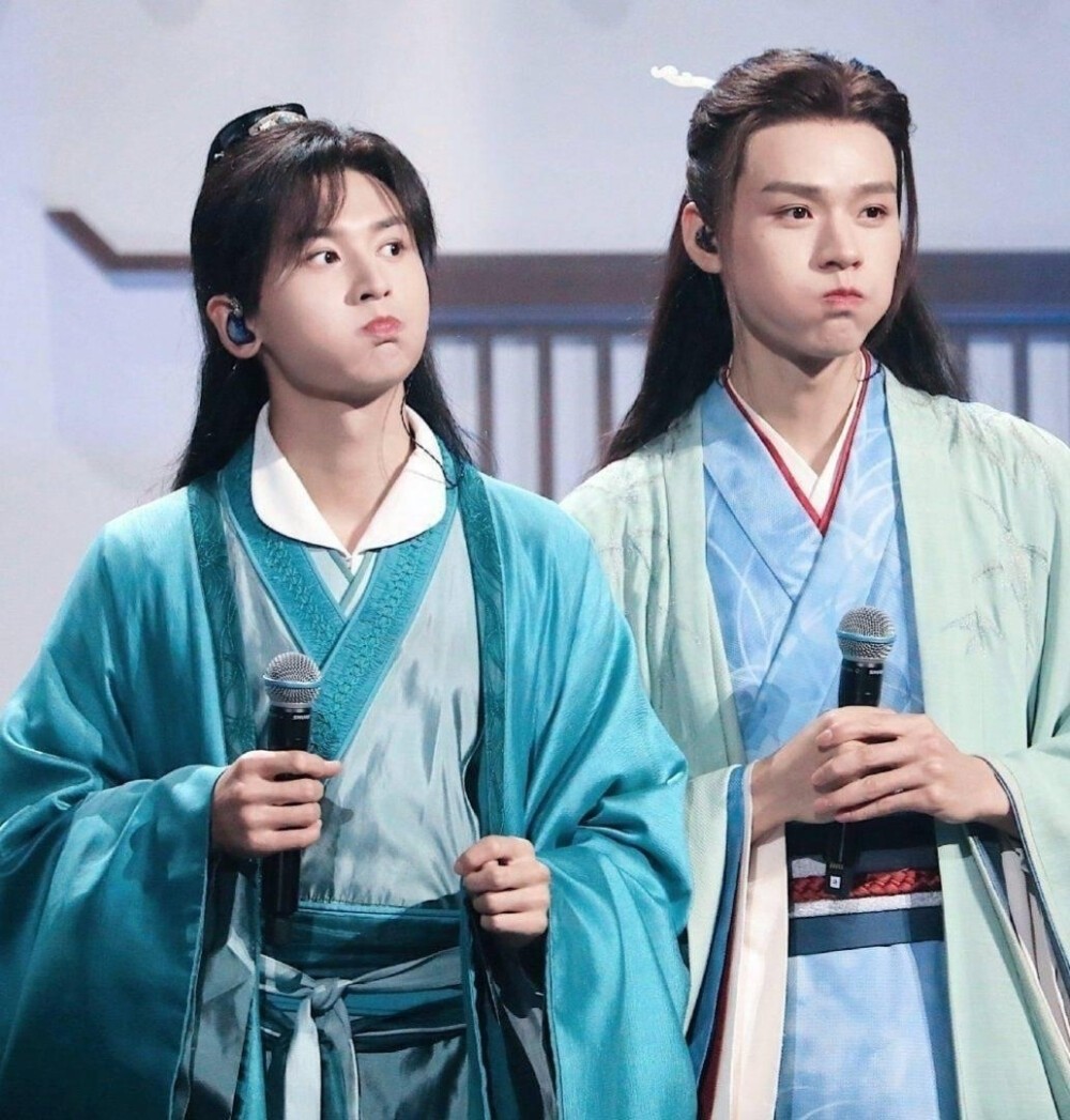 KageHikaru's tweet photo. #TheRealZhangZhehan daily themes
SHL concert: ZH &amp; GJ 🎤💙❤️
#ZhangZhehan #张哲瀚

theme calendar: https://t.co/XF0NV3Tl0q https://t.co/kbVH4drTvR