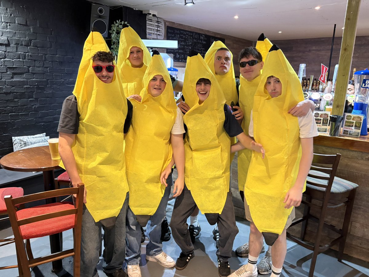 PeteGriffiths10's tweet image. Only 5pm #Darts 🎯 darts 🎯 darts 
Packed out Vale Arena tonight 
Students are out in force and some top costumes 
We always well out !!! #cardiff