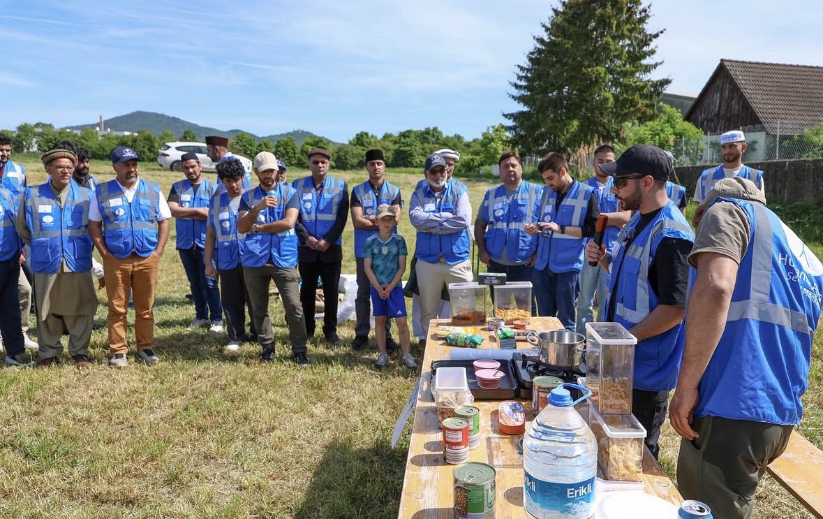 HFI1995's tweet image. Practical sessions outdoors in #Germany as youth are learning practical skills during a #training day organised by @HumanityFirstDE