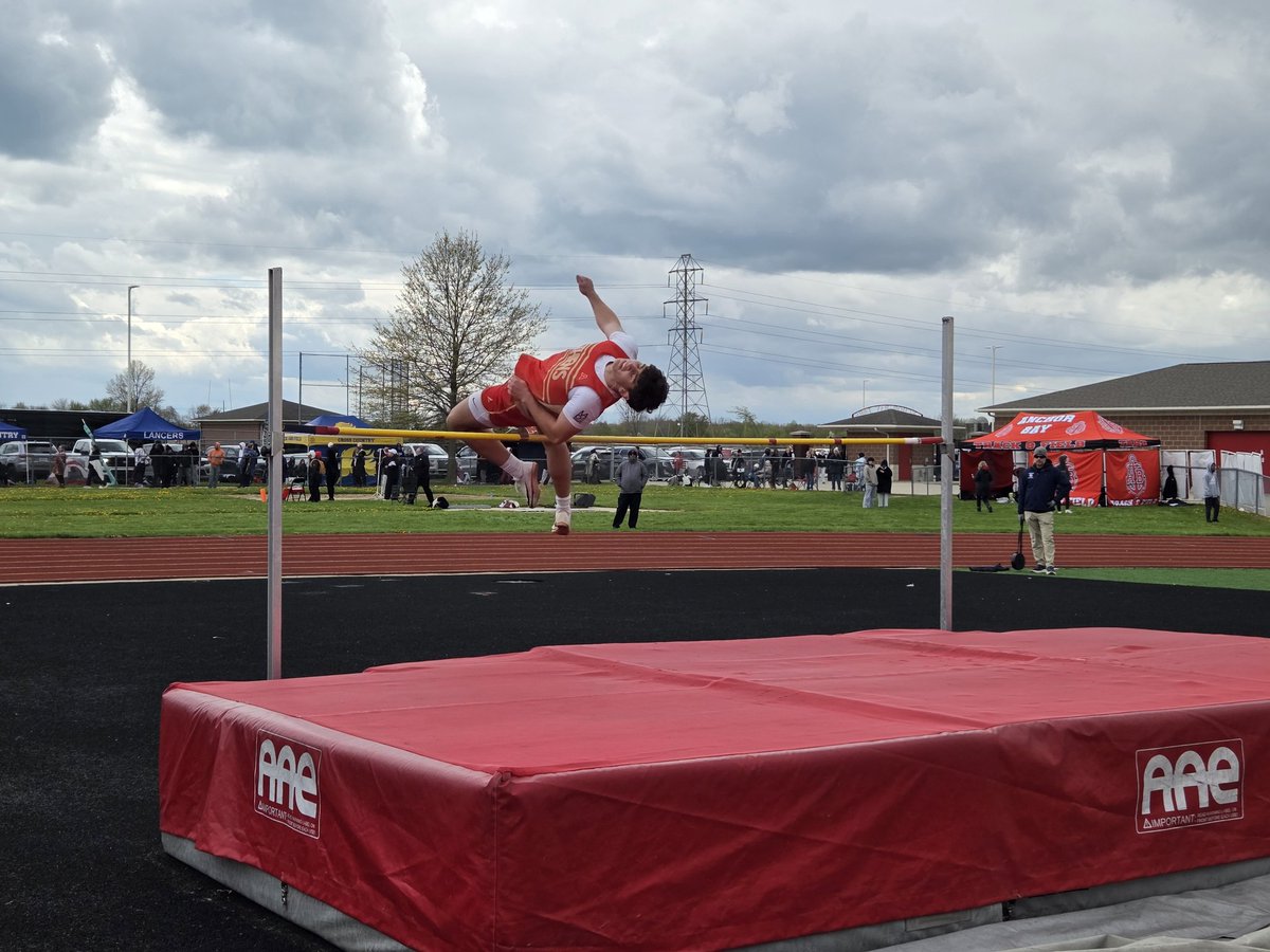 ShawnDuFresne's tweet photo. Anchor Bay Invitational @TroyAthensTF #GoHawks https://t.co/4PCZcseoLS