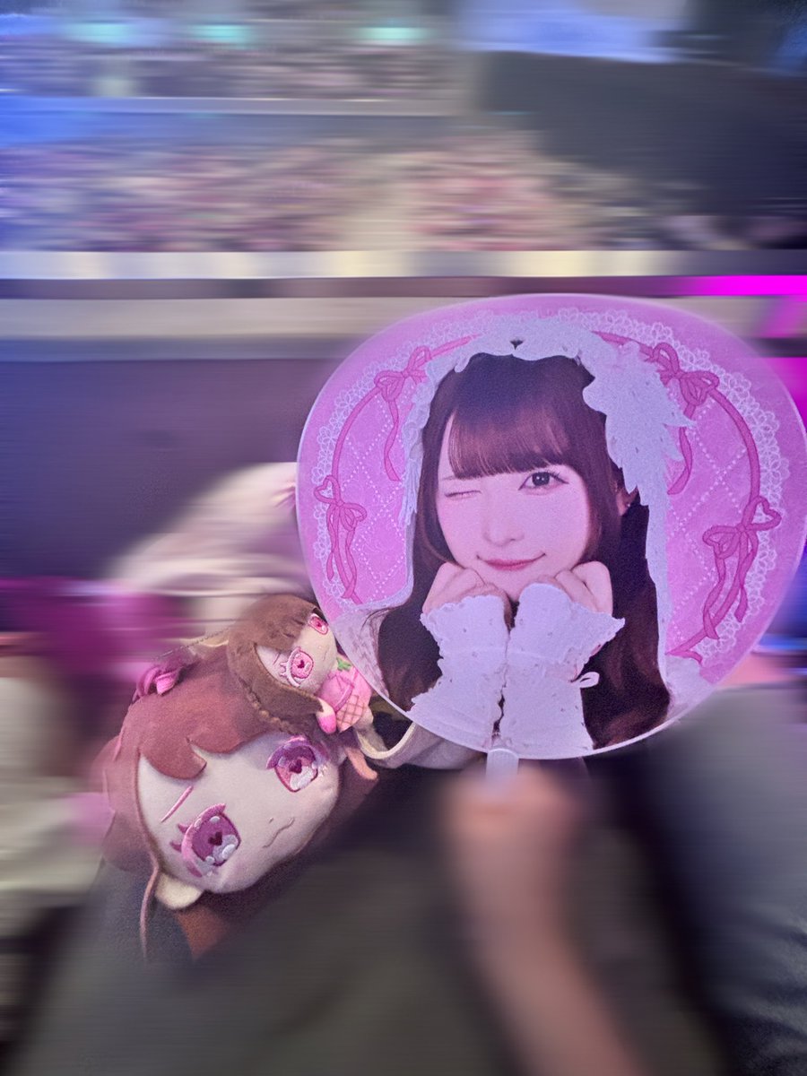 りか tweet media