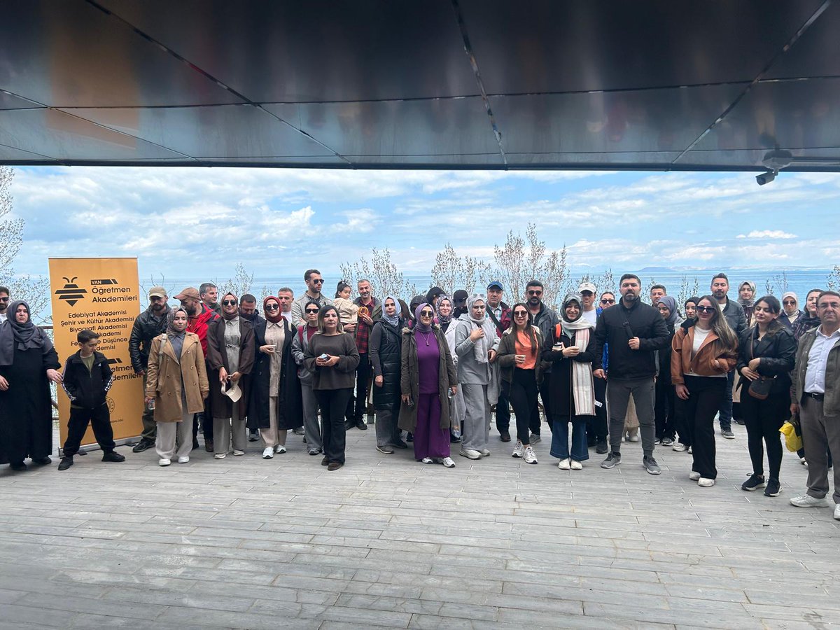 umitgultepev2's tweet photo. Van Öğretmenler Akademileri Şehir ve Kültür Akademisini Edremit'te ağırladık.
Benim için son derece verimli bir program oldu. Katılım gösteren kıymetli Öğretmenlerimize, kurum yöneticileri ve kıymetli dostum @atis_emrah 'e teşekkür ediyorum https://t.co/5bXd4WEc9X