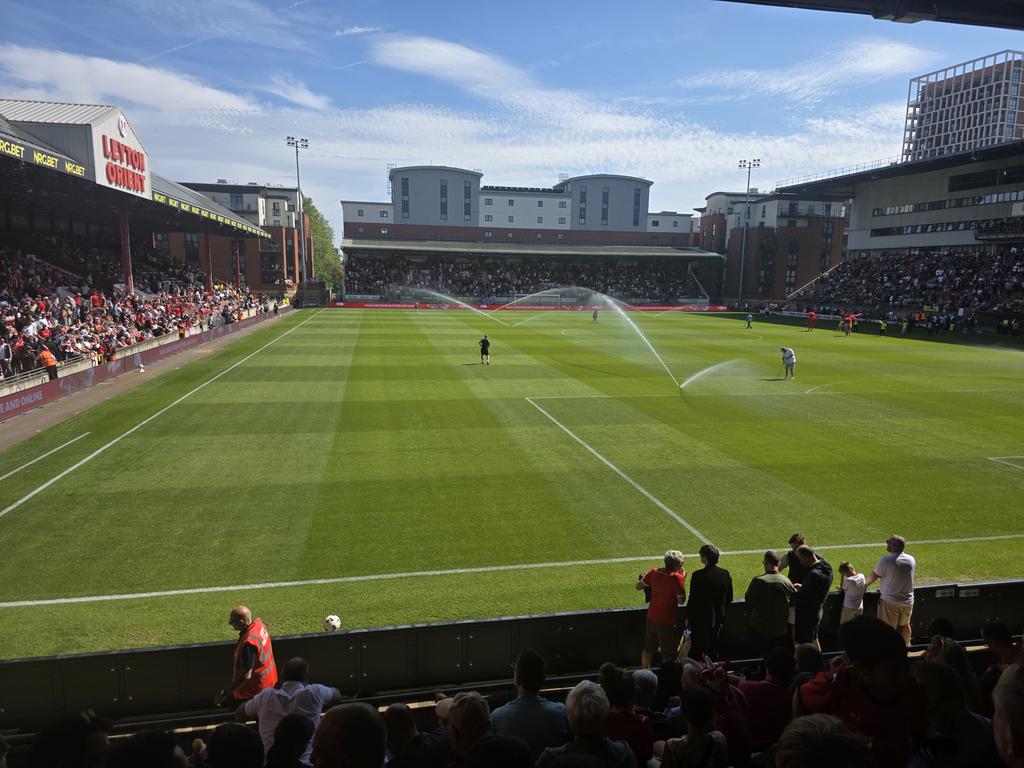 Paters1965's tweet photo. Pitch looks perfect for the last game of the season.
May have something to do with the lack of football played on it over the past 9 months! https://t.co/dQl6rqjjr9