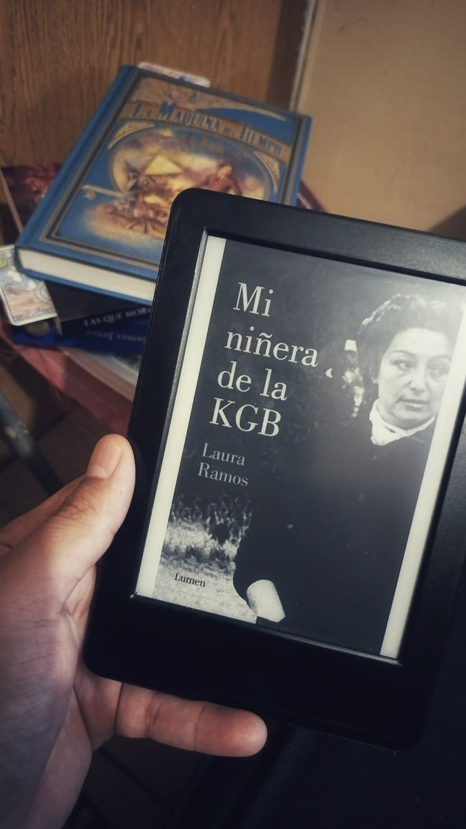 santibeach's tweet photo. Mi niñera de la KGB - Laura Elisa Ramos 3/5⭐ https://t.co/JgE66SqdCB