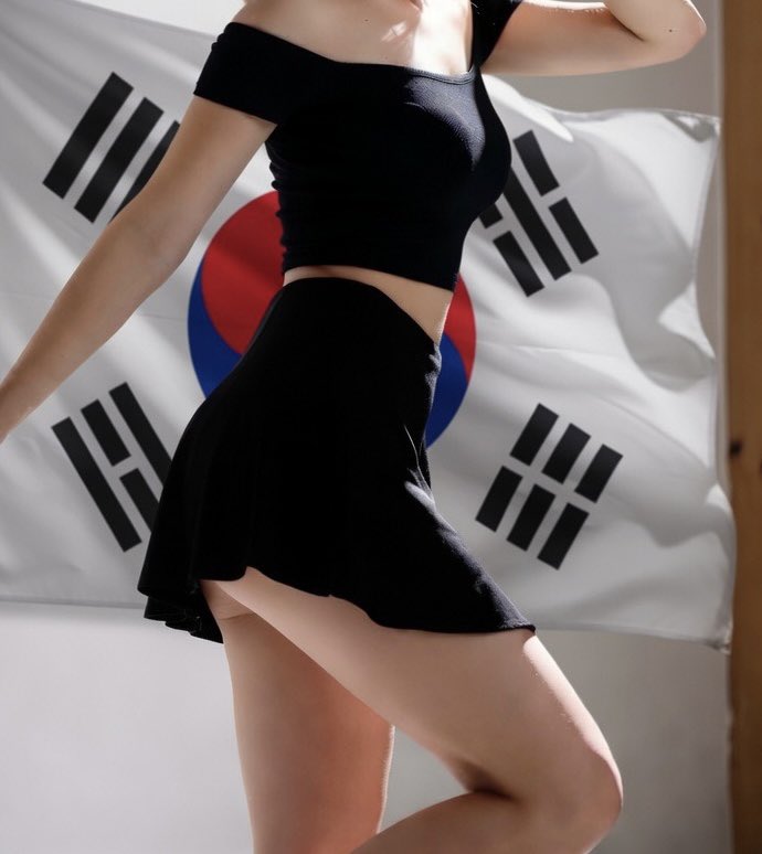 soa_suuka's tweet photo. 脚フェチマゾ向け今日の課題♡  

① 太極旗と脚に跪きながら5分間乳首だけカリカリ💕

② 耐えられず出しちゃったら「ソア様の脚に負けました」ってリポスト&amp;即貢ぎ報告リプ

③耐えられたらそのままおやすみw

ざーんねん❤︎

いい子は脚の上で惨め射精させてあげるかもよ？👅  

#貢ぎマゾ #崇韓 https://t.co/6DzP3BQKCv