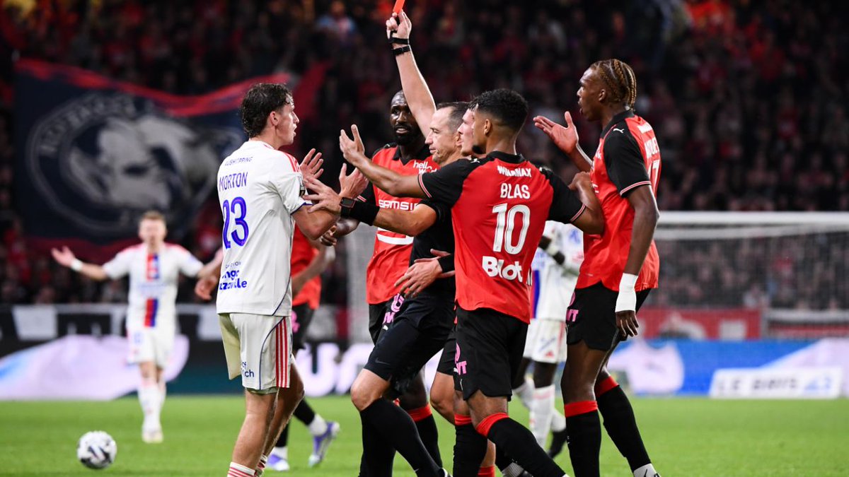 🎙️ 𝗖𝗢𝗡𝗙𝗘𝗥𝗘𝗡𝗖𝗘 𝗗𝗘 𝗣𝗥𝗘𝗦𝗦𝗘

💬 Fonseca sur un sentiment de revanche :

« Je pense que le football n’est pas un sport de revanche. Rennes est une équipe différente, avec un entraîneur que j’aime beaucoup. Pour moi, c’est l’un des meilleurs entraîneurs français. Ce