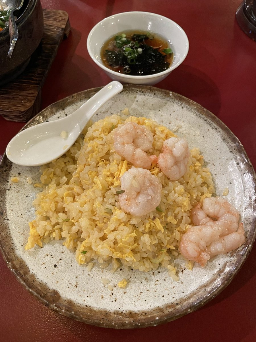 pikaneko21's tweet photo. 夕飯ご飯は､､､中華

休日なので､､､お得な定食メニューが無くて

各々､､､食べたいメニューを頼むスタイル

五目おこげ、🦐炒飯、トンカツ白胡麻坦々麺、油淋鶏、冷やし坦々麺

おこげ���娘と、炒飯を家族で、油淋鶏も家族でシェアして

私だけが腹7か8分目だった https://t.co/wHpvUHyw3v
