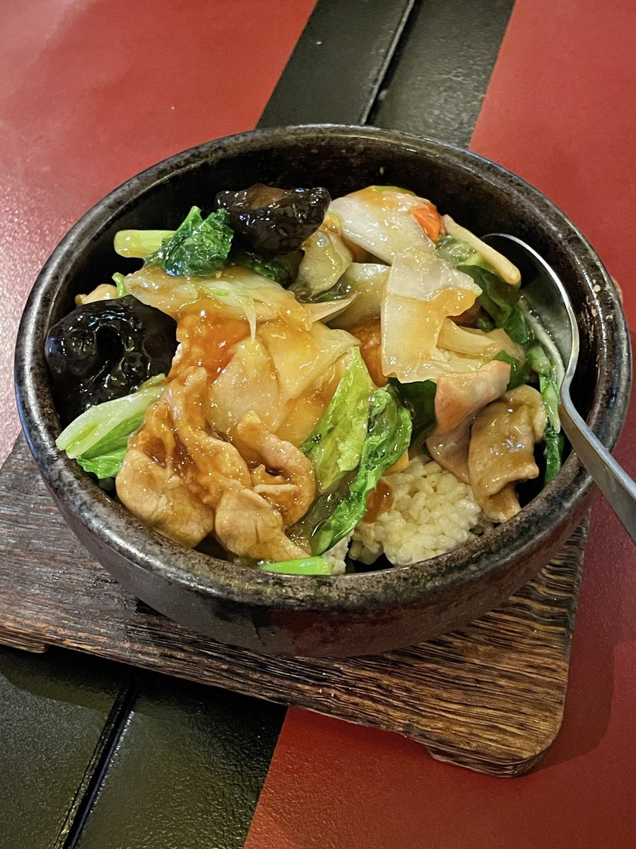 pikaneko21's tweet photo. 夕飯ご飯は､､､中華

休日なので､､､お得な定食メニューが無くて

各々､､､食べたいメニューを頼むスタイル

五目おこげ、🦐炒飯、トンカツ白胡麻坦々麺、油淋鶏、冷やし坦々麺

おこげ���娘と、炒飯を家族で、油淋鶏も家族でシェアして

私だけが腹7か8分目だった https://t.co/wHpvUHyw3v