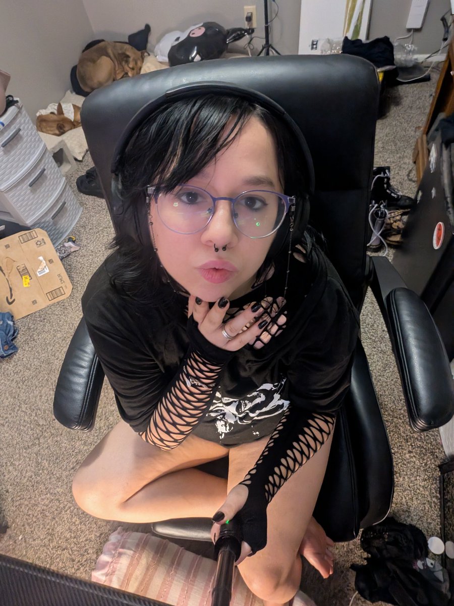 Neet Gamer girl blows kisses 😚 #gamer #gamergirl #streamer #stream #altgirl #gothgirl #girlfailure