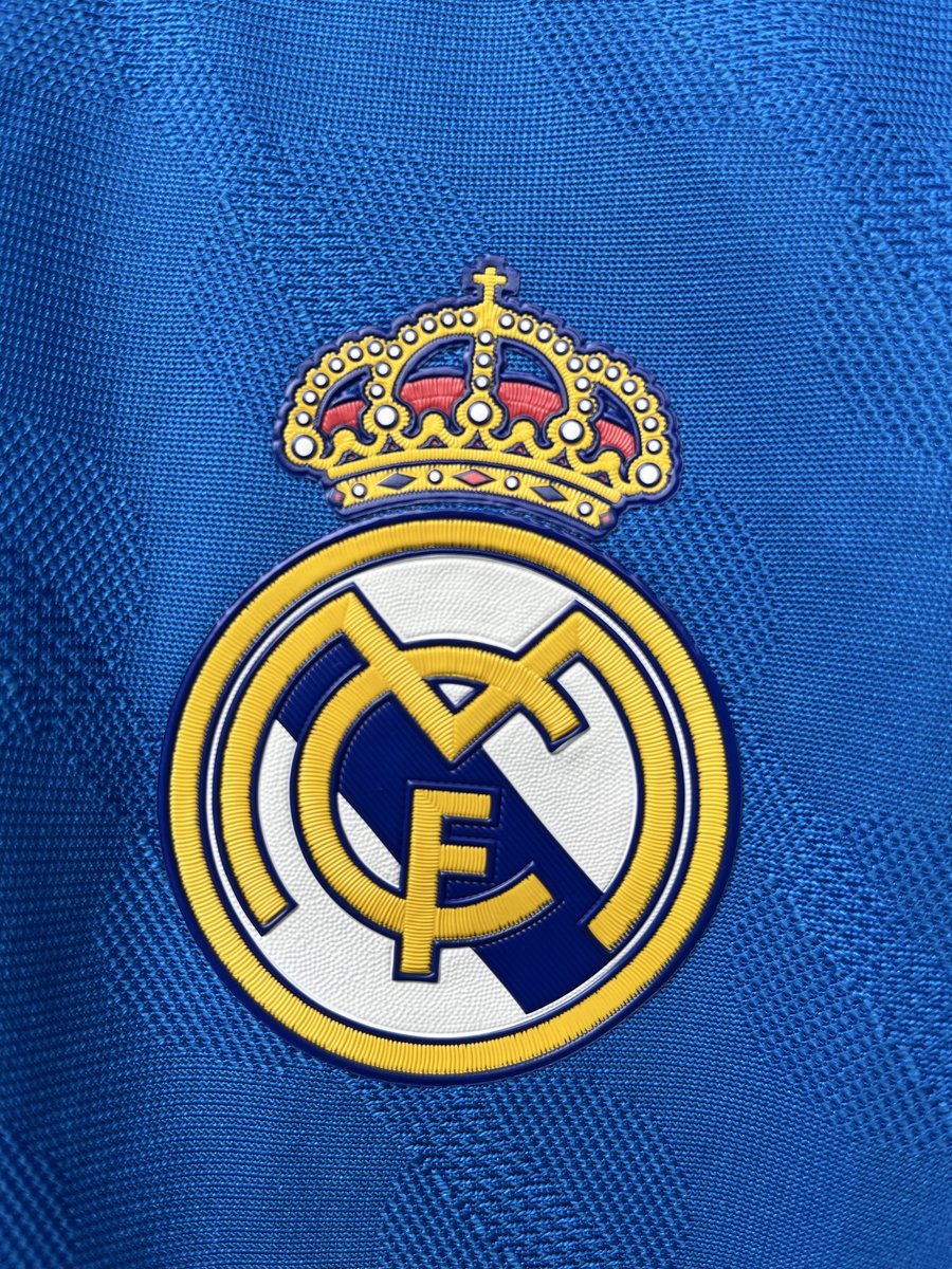 FerCamisYFutbol's tweet photo. 🔵👑 CAMISETA REAL MADRID THIRD 2025/26 • PLAYER VERSION • TALLA L
Una de las camisetas más especiales de los últimos años. ✨
ncial. ⚽🔥
“90 minuti en el Bernabéu son molto longo”,
#RealMadrid #HalaMadrid #AdidasOriginals #PlayerVersion #LaLiga #FootballShirts https://t.co/P9DXmP9El9