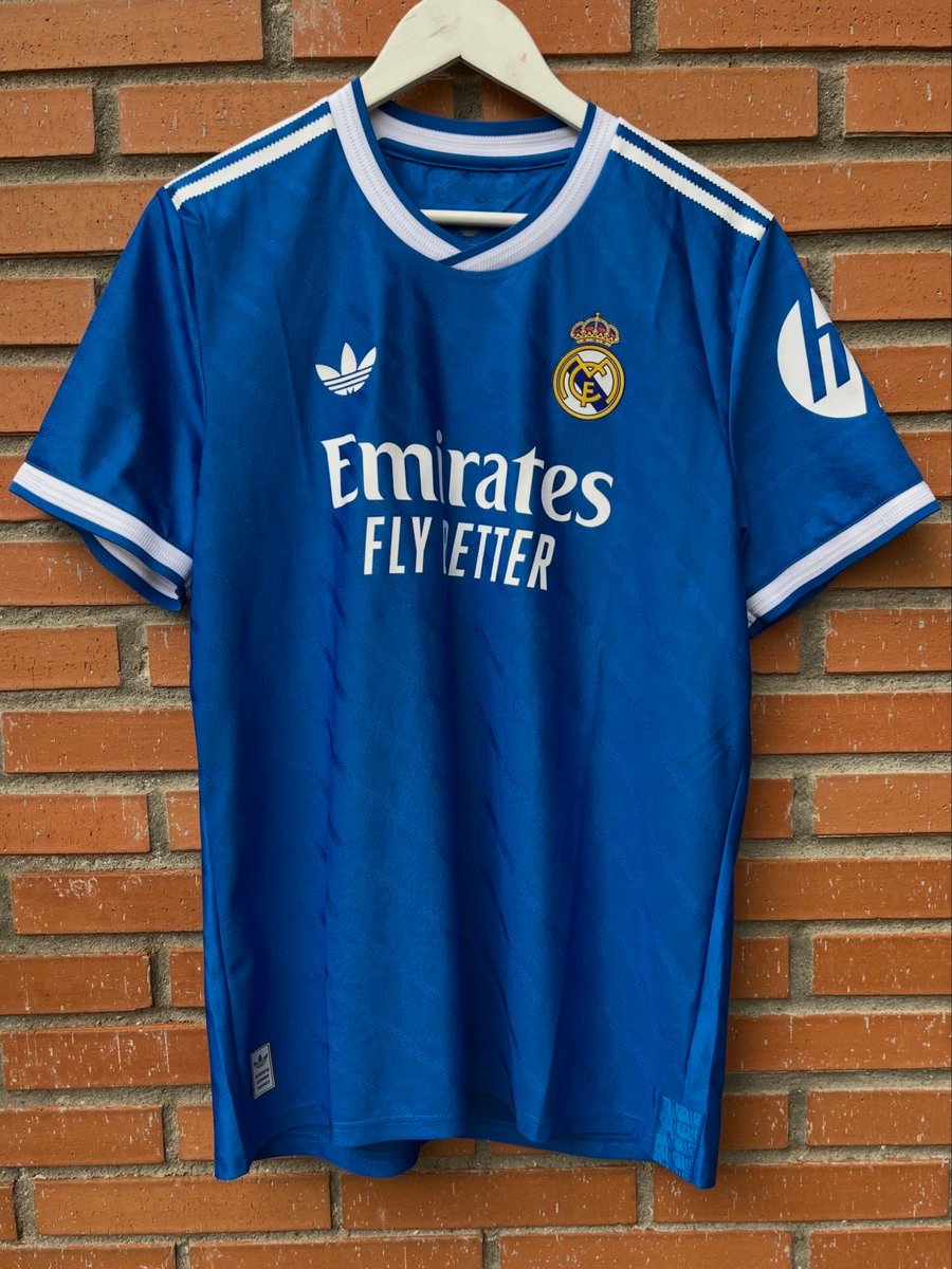 FerCamisYFutbol's tweet photo. 🔵👑 CAMISETA REAL MADRID THIRD 2025/26 • PLAYER VERSION • TALLA L
Una de las camisetas más especiales de los últimos años. ✨
ncial. ⚽🔥
“90 minuti en el Bernabéu son molto longo”,
#RealMadrid #HalaMadrid #AdidasOriginals #PlayerVersion #LaLiga #FootballShirts https://t.co/P9DXmP9El9