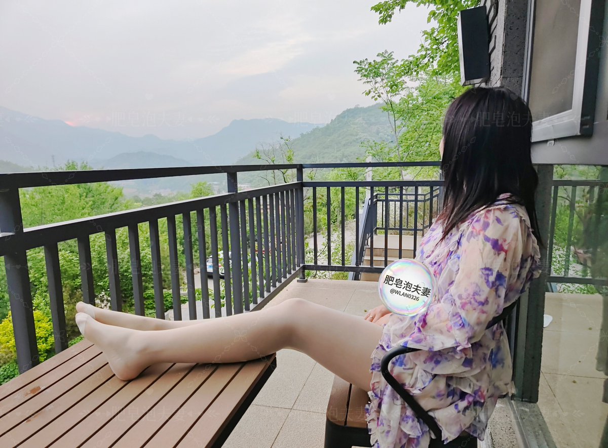 WLAN0326's tweet photo. 五一出游给老婆准备了每天一套漂亮衣服D2 https://t.co/FfMIjn04L2