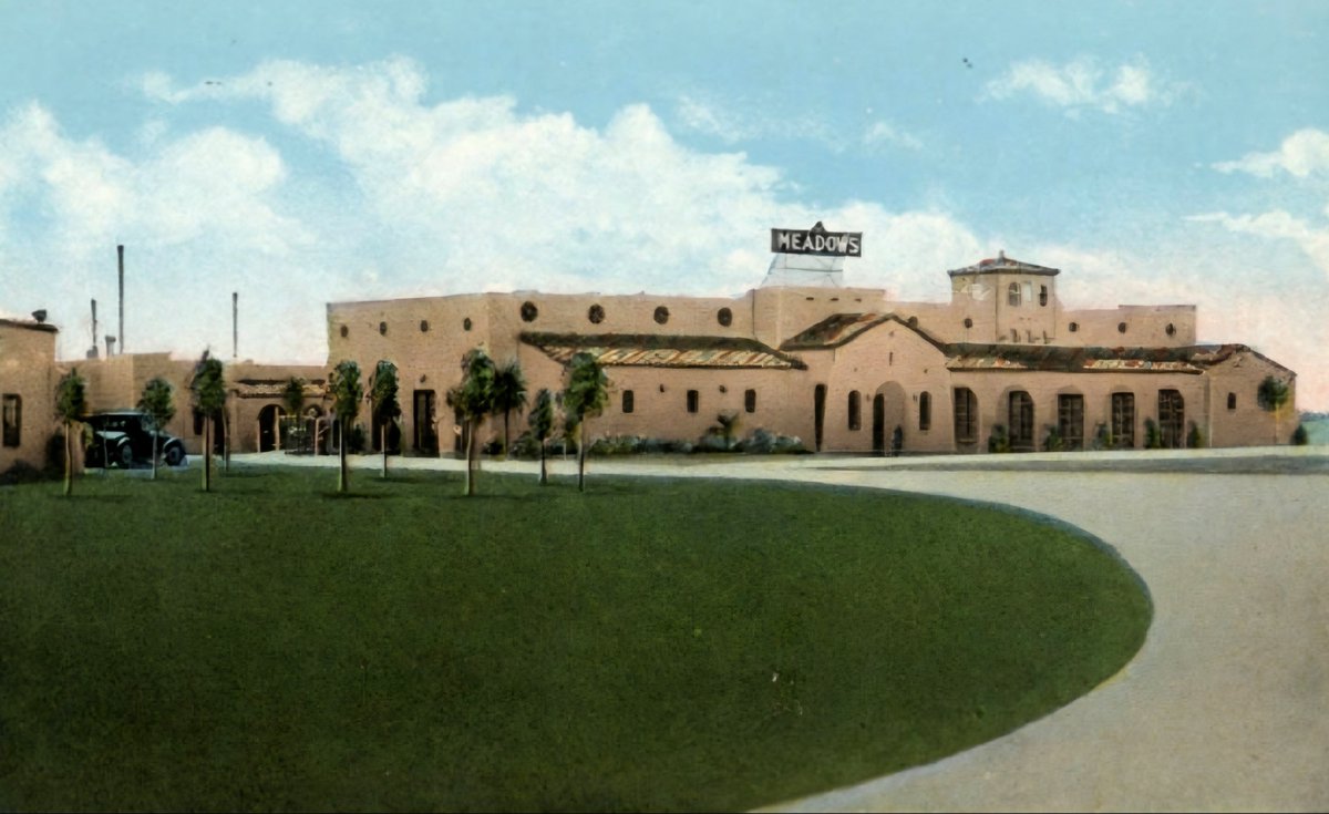 _GrandPaD's tweet image. OTD 1931 The Meadows Club, the FIRST casino-resort opened just outside #LasVegas city limits. Near Boulder Hwy, it had about 30 rooms &amp;amp; casino. The hotel burned down in Sept. '31. It later became a brothel until the Feds shut it down in '42.