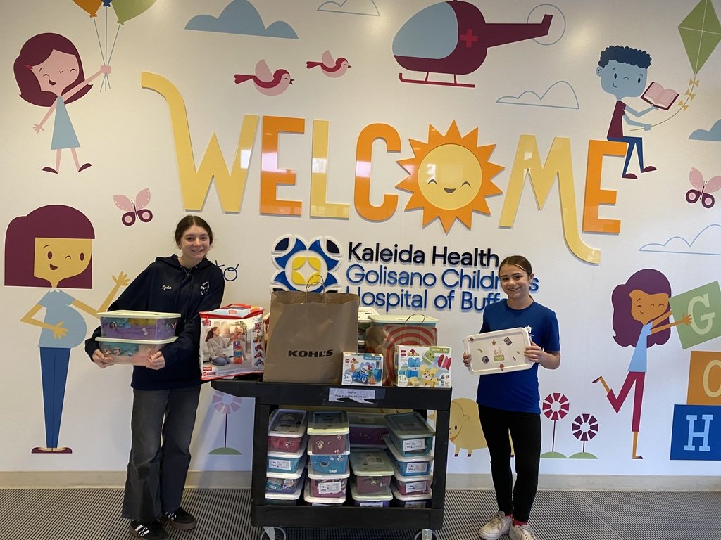 SMSSwormville's tweet image. SMS 8th graders delivered smiles &amp;amp; the gift of play to patients at Golisano Children's Hospital of Buffalo! This group of students chose to create Jared Boxes for pediatric patients as their service project.

#SERVICE #grade8 #jaredboxes #CatholicValues #TomorrowsLeaders