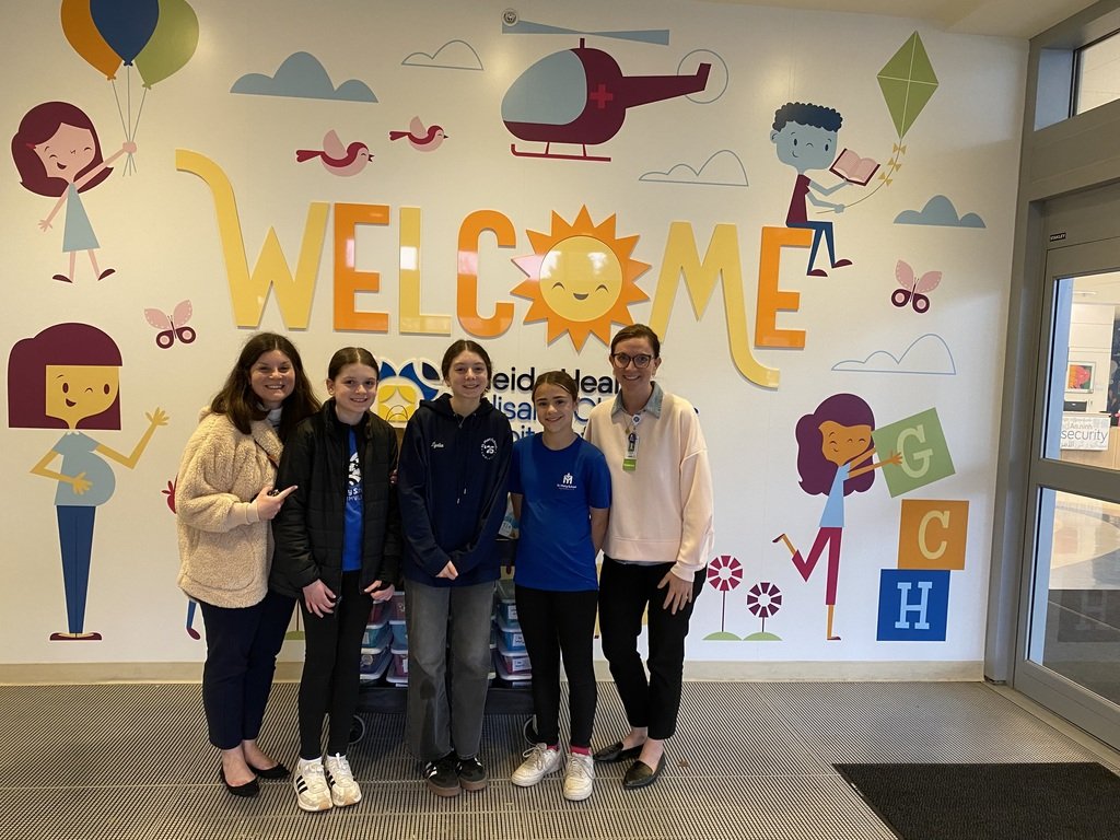 SMSSwormville's tweet image. SMS 8th graders delivered smiles &amp;amp; the gift of play to patients at Golisano Children's Hospital of Buffalo! This group of students chose to create Jared Boxes for pediatric patients as their service project.

#SERVICE #grade8 #jaredboxes #CatholicValues #TomorrowsLeaders