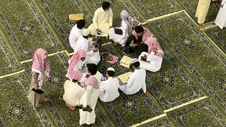 لُـجّ tweet media