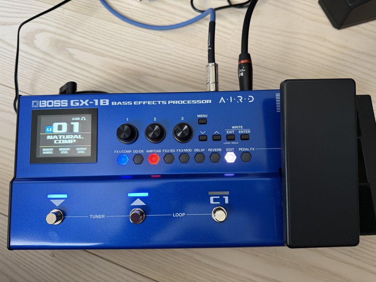 taku04515's tweet image. BOSS GX-1B 🎸
新しいおもちゃ買っちゃったよ💸
いやーいいね👍使いこなせるかな
#boss #エフェクター #ベース