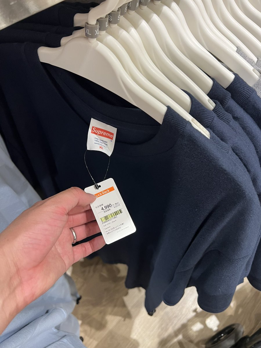 yu_fairlady_z34's tweet photo. Supremeの無地Tとか初めて見た！
逆にレアらしい？？

#LuckRack https://t.co/FCBu9k5FZO