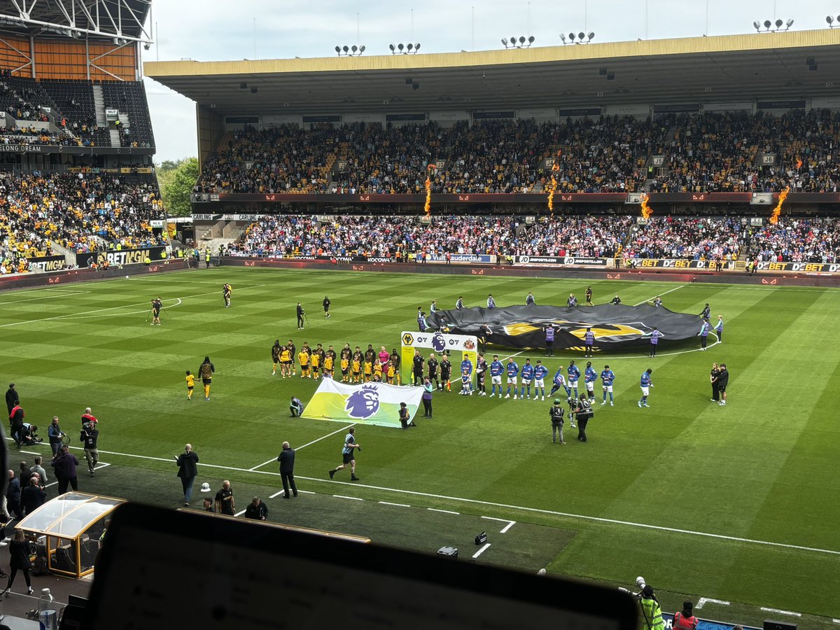 laniprice_'s tweet photo. ⚽️ We’re underway here at Molineux! 

🐺 0 - 0 🐈‍⬛ https://t.co/W3oeLHHQEX