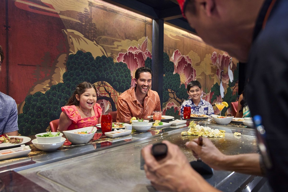 SFortuneH's tweet image. Gather the family for an unforgettable dining experience at Izumi Hibachi &amp;amp; Sushi! 🍣 Watch in awe as talented chefs whip up fresh sushi and mouthwatering teppanyaki right before your eyes. Satisfy your foodie craving - only on Royal Caribbean. #RoyalCaribbean #FamilyDining