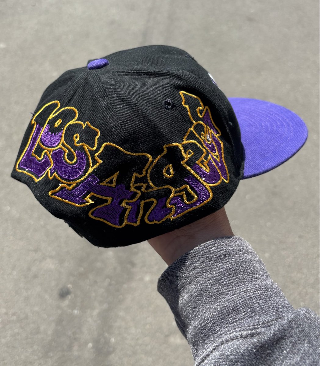 CapArchive90s's tweet photo. 360Β° of pure 90s heat. ππ¬
The back hit on this Lakers Graffiti Series is just as loud as the front. They really don't make them like this anymore. Quality over everything. π§’π₯
#Lakers #VintageCaps #90sFashion #GraffitiStyle #CapCollector #Deadstock #LondonStreetwear https://t.co/3Czwj9jY6G