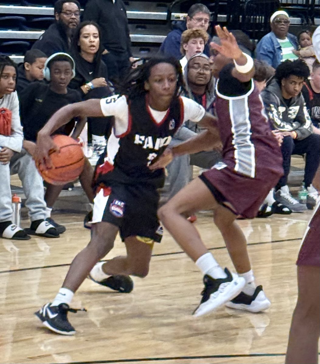 NorfolkKnights's tweet photo. FABO Runnin’ Rebels guard Gavin Clark (5’8 2030 Caroline MS) works off the dribble here and he’s tough to stay in front of.   Explosive off the bounce, lightening quick change of direction.  Does a great job running the offense, uses his dribble wisely.    His dribble pull-up is text book!  He cans too on a dime and bury a shot off the dribble in the blink of an eye.  Smart, poised floor general.  #BigShots #RichmondRumble @BigShotsToday @BigShotsGlobal