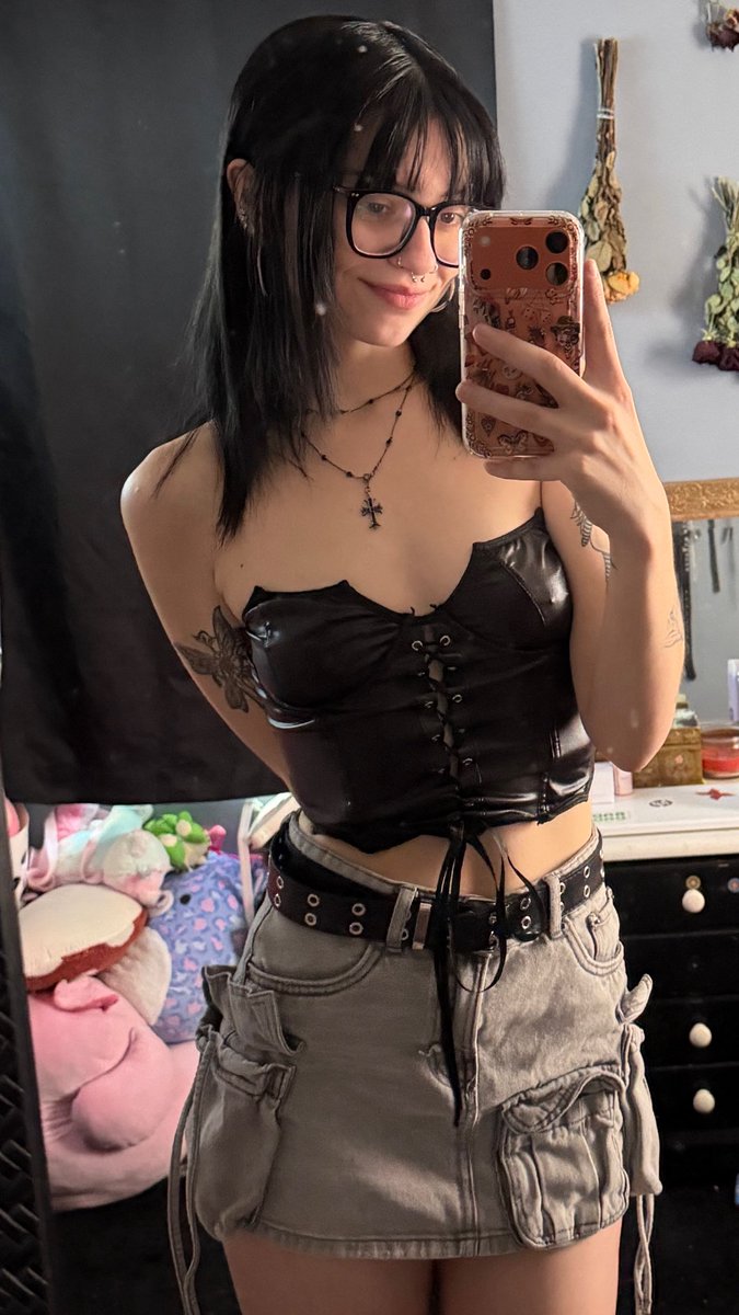 ur internet gf tweet media