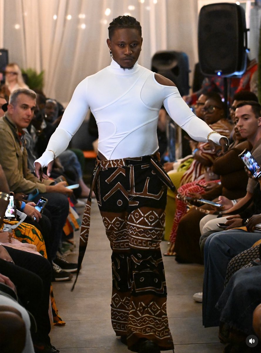 ObinnaClinton4's tweet photo. AFRICAN FASHION WEEK MONTREAL 2025
Lights
Camera
Action
For @afwmontreal 
Model: @shawnclinton67 
Brand: @monsieurestnoir
Captured by @binauxphoto 
Makeup: @andreannemua 
Hair: @misssladyblu, 
Backstage &amp; Styling Team: @sonyakikundule, @robertaannick, @david_ogalu 
 #RunwayShow https://t.co/2qnHXuQ9bV