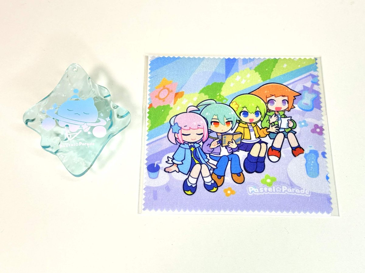 PastelParadePR's tweet photo. #東京ゲームダンジョン12 では、マルチプレイを先行体験できる他、試遊特典としてマイクロファイバークロスをプレゼント！

さらに、過去グッズの一部再入荷に加えて、新作アクキーの販売もスタートします！✨（後日、通販価格にはなりますが通販も予定しています）

【3S-7】でお待ちしています、ぜひ遊びにきてください〜！！#PastelParade