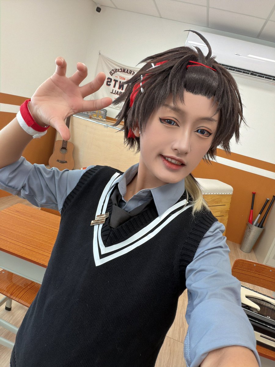 七次元生徒会 #三枝明那 #Cosplay 🌶️ 今日は広報をする✌🏻