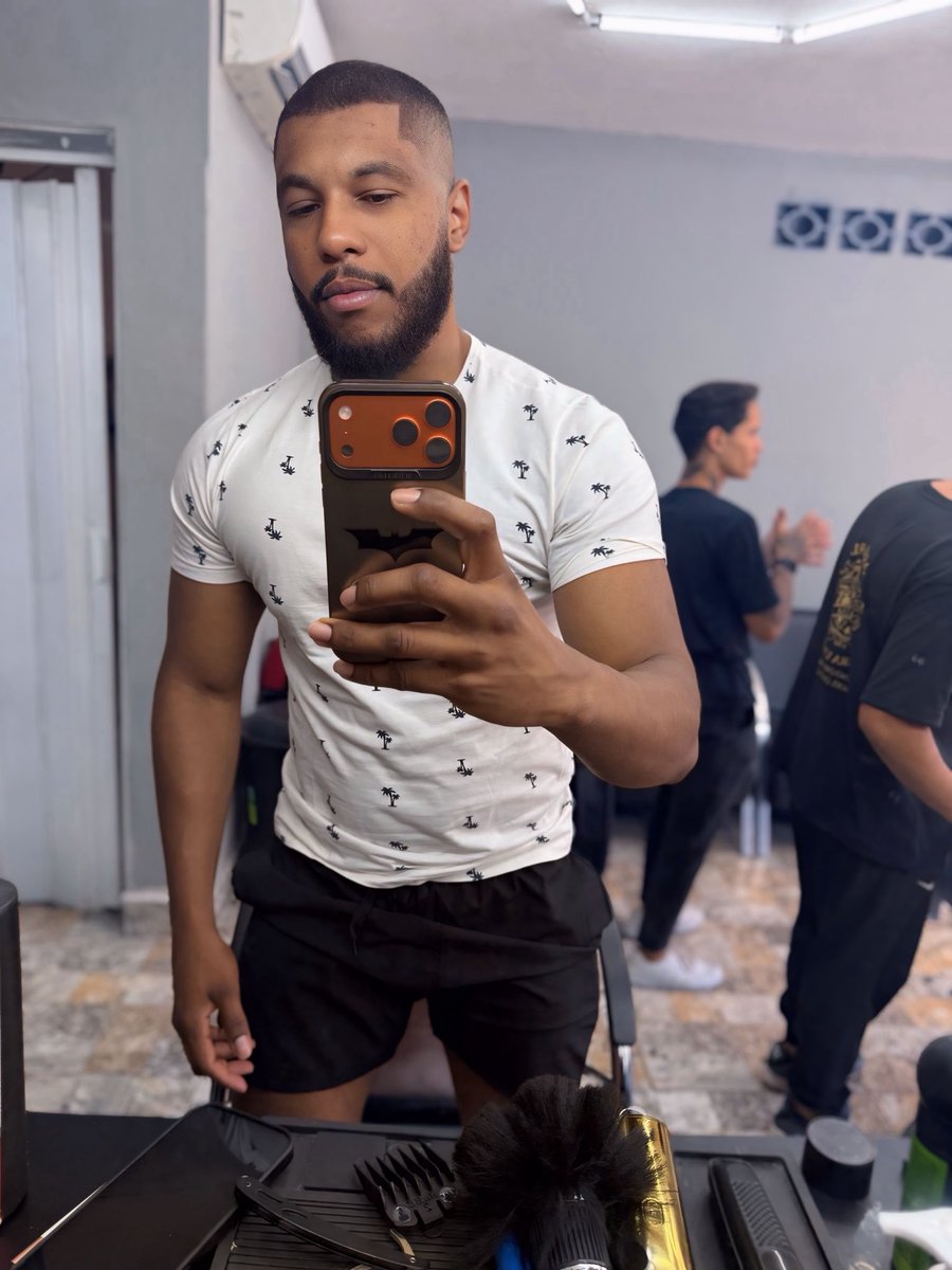 joenightwolf's tweet photo. Tô amando essa minha fase rsrs sem contar a praticidade do corte 😂😂 https://t.co/wqGrohqUs3