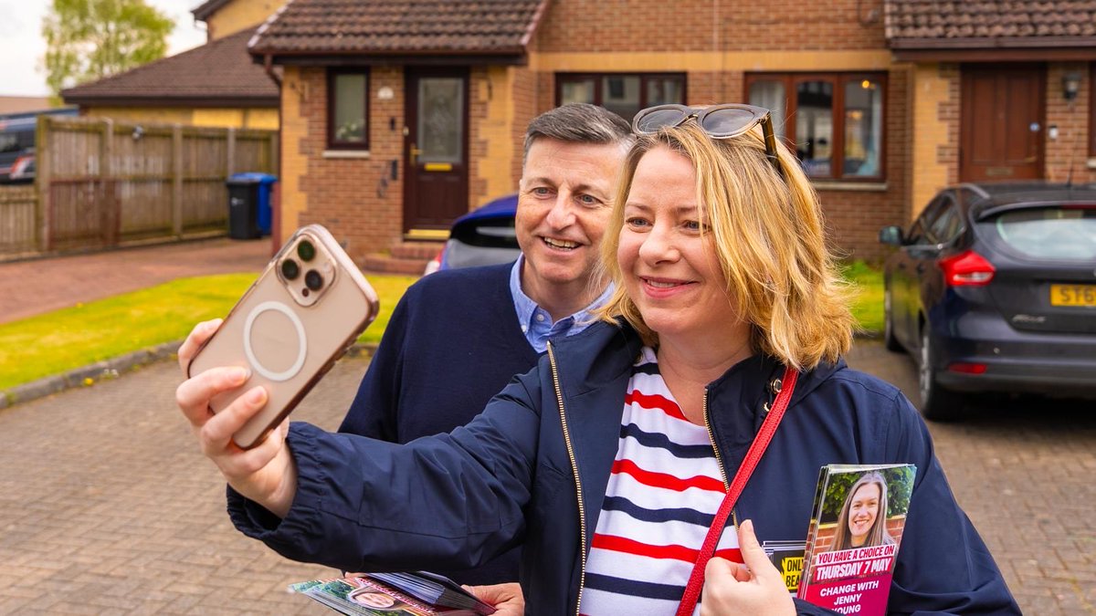 D_G_Alexander's tweet photo. With our brilliant candidate Jenny Young in Bathgate today, where only a vote for @ScottishLabour can deliver change.
On May 7, use both your votes for a Scottish Labour government that will fix the SNP's mess, get the basics right, and build a better future. https://t.co/MHDNWCjYGX