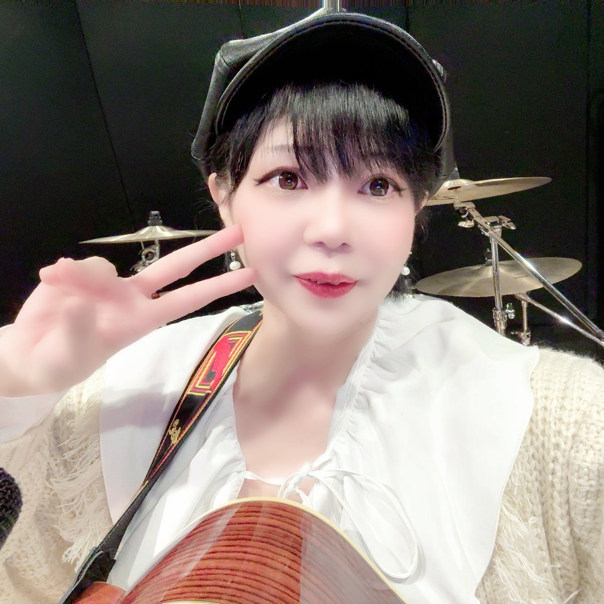 denim13_momoayu's tweet image. tiktokの再生回数といいね数最高記録だせました🥹💓💖ありがとうございます💓💓5月ピアノ弾き語りもいれよかな🐥
ピアノは楽譜よむの時間かかるから耳コピで💖笑
#guitar  #piano  #歌ってみた
#シンガーソングーライター　#弾き語り
#LEWITT  #MTP5