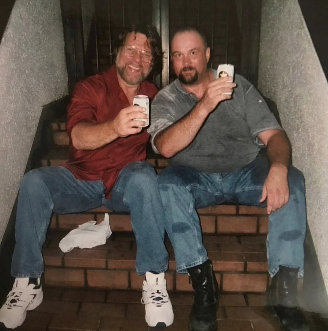 PhilStonier's tweet photo. Cheers to Saturday @ErtlAnthony @grounder761 @MeggMacc #heyooo 🍺 🍻 🍺 https://t.co/tYHrkxYwuD