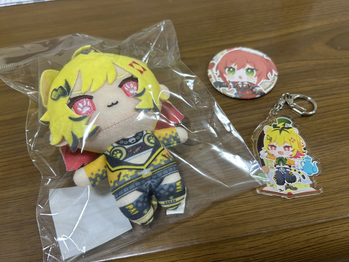 wlw_ookami's tweet photo. 今日GWセールでゲオ行ったらあおぎりのぬいあったので即買いしました🐯

アクキーはトラちゃん🐯
缶バッチはあかり先輩🎤でした

#あおぎり高校
#うる虎がーる https://t.co/0yaCa6kba2