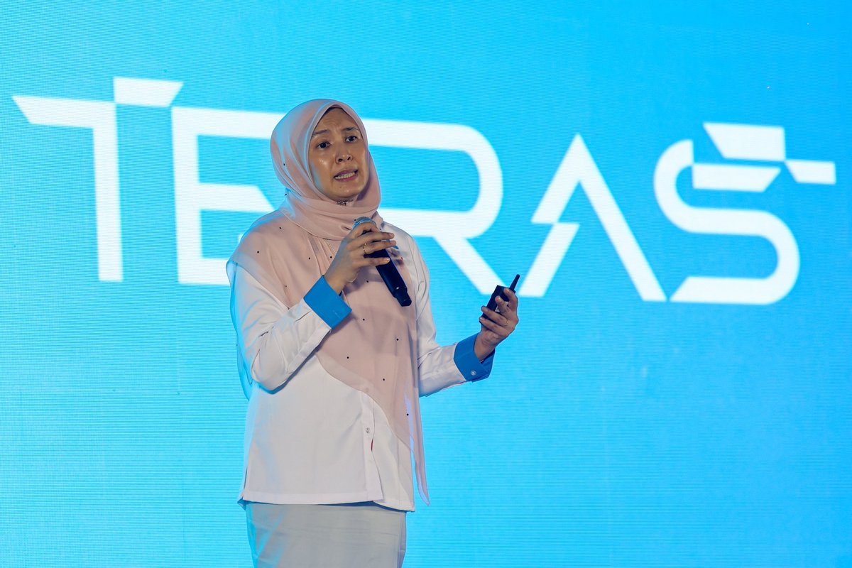 fahmi_fadzil's tweet photo. Hadir ke Majlis Peluncuran Sistem Pengurusan Pilihan Raya TERAS di Bandar Utama, hari ini.

Sistem berteraskan AI seperti TERAS ini ialah satu langkah ke hadapan untuk memperkukuh gerak kerja jentera parti, di samping memperkemas pengurusan pilihan raya dengan pendekatan yang lebih tersusun dan cekap.