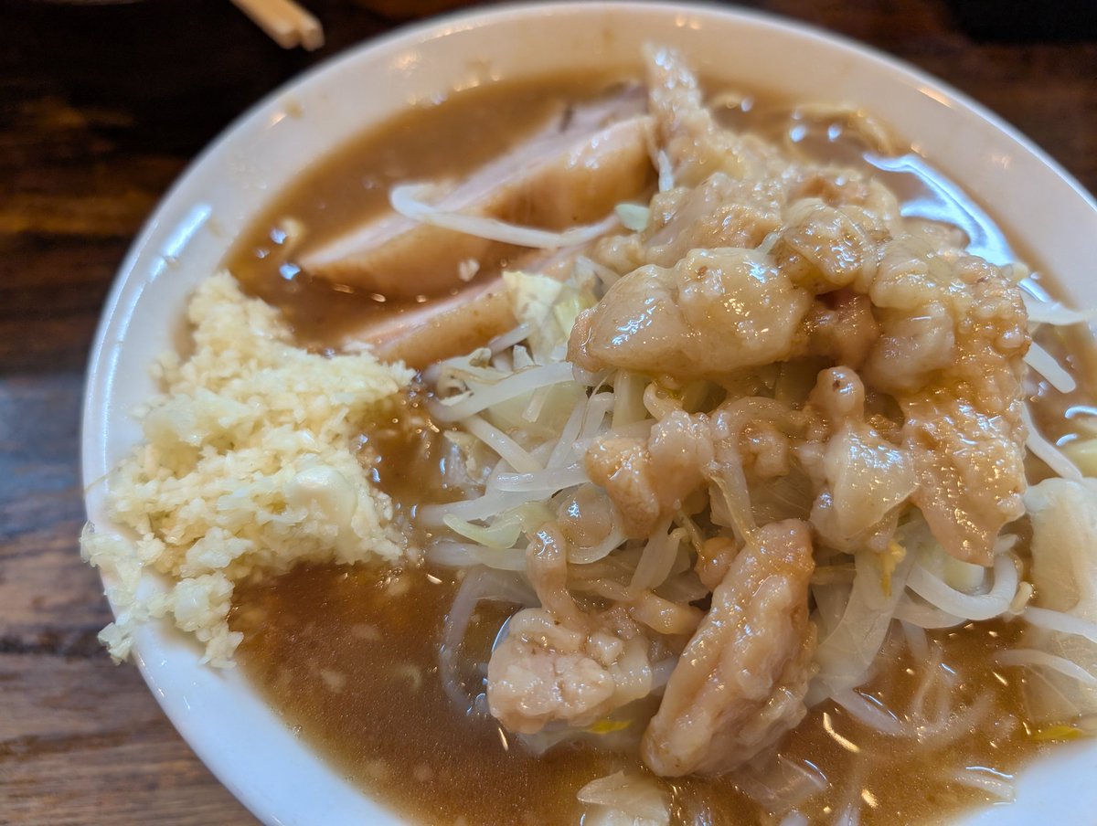 麺屋鳳
今回全てにおいて今年1かもしれんぐらい美味しかったな。最高だ、、
味噌ダレが恋しいぜ