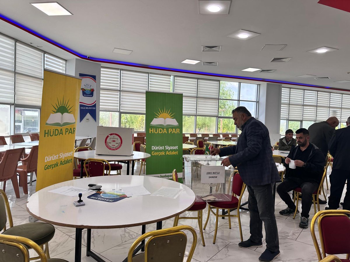 HudaPar_Malatya's tweet photo. İl Başkanımız @behcet_sevgili’nin katılımıyla Kale İlçemizin 4. Olağan Kongresini hamdolsun birlik ve kardeşlik içerisinde gerçekleştirdik.

Görevini bugüne kadar özveriyle sürdüren önceki İlçe Başkanımız M. Ali Yıldız’a teşekkür ediyor, bu kutlu görevi devralan Av. İlyas Tokmak kardeşimize muvaffakiyetler diliyoruz.

Kongremizin ilçemize, teşkilatımıza ve davamıza hayırlara vesile olmasını Cenab-ı Allah’tan niyaz ediyoruz.

#hudapar
#malatya
#kongre
#4.kongre
#cumartesi