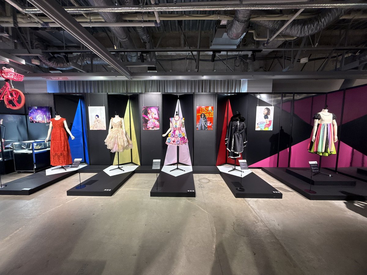 Konorukaj's tweet photo. LiSA展　前期　
ライブ衣装好きすぎて、、、
写真撮りすぎました笑

 #LiSA展行ってきました https://t.co/IfnPTdmFbX