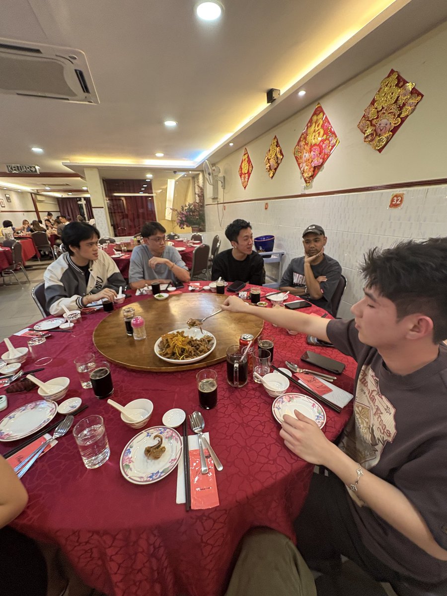 Zhuang, 庄 tweet media
