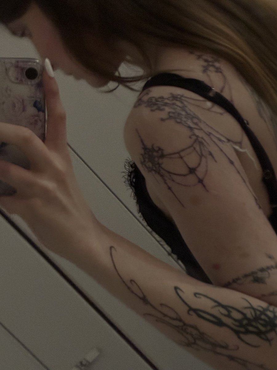 kaylaa ⚜️ tweet media
