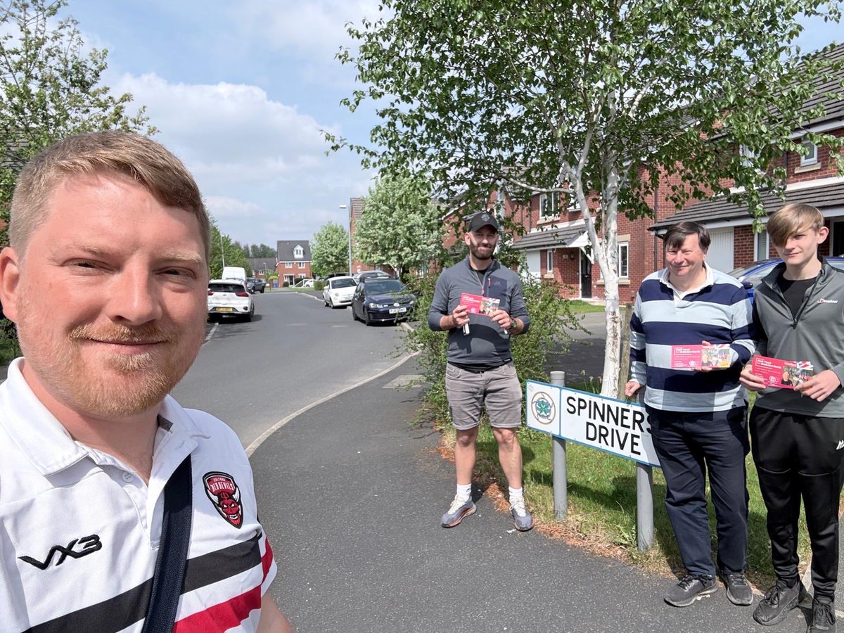salford_mayor's tweet photo. Great to be out with Cllr. Jack Youd @jackyoud90, our Labour Candidate in the Local Elections in Walkden North & @SalfordLabour #TeamLabour, along with Ward Cllr. Adrian Brocklehurst @BrocklehurstSky talking with residents & families.
#VoteJack #VoteLabour on Thursday 7th May!🌹 https://t.co/OTX5jQEkwT
