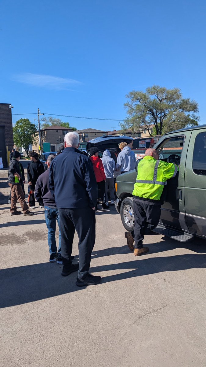 EPHSathletics's tweet photo. EP Baseball helping around the village, participating this morning in Elmwood Park’s “Shredding Day”

Great work Tigers!

#RAISEtheBar https://t.co/gk6KFiNy8S